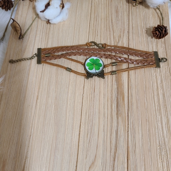🍀🍀NEW🍀🍀SO PRETTY!! SHAMROCK Leather Bracelet 🍀🍀 - Picture 3 of 13